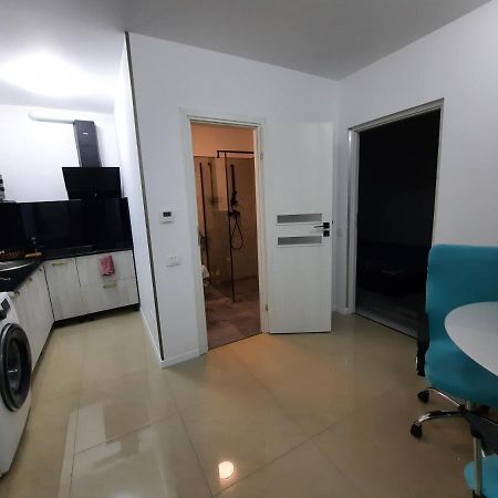 House Side By Side Apartment Brasov Bagian luar foto