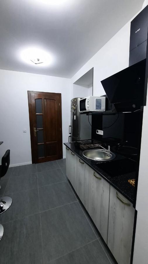 House Side By Side Apartment Brasov Bagian luar foto