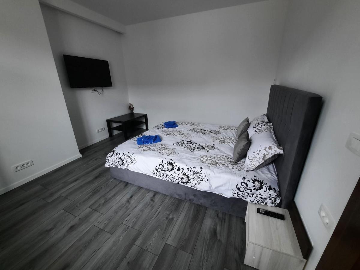 House Side By Side Apartment Brasov Bagian luar foto