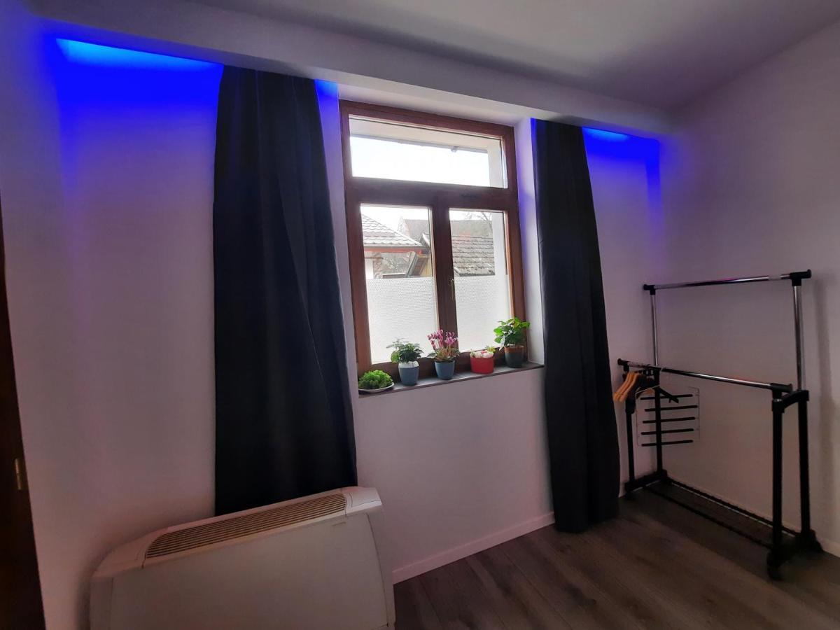 House Side By Side Apartment Brasov Bagian luar foto