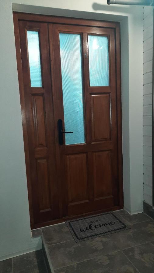 House Side By Side Apartment Brasov Bagian luar foto