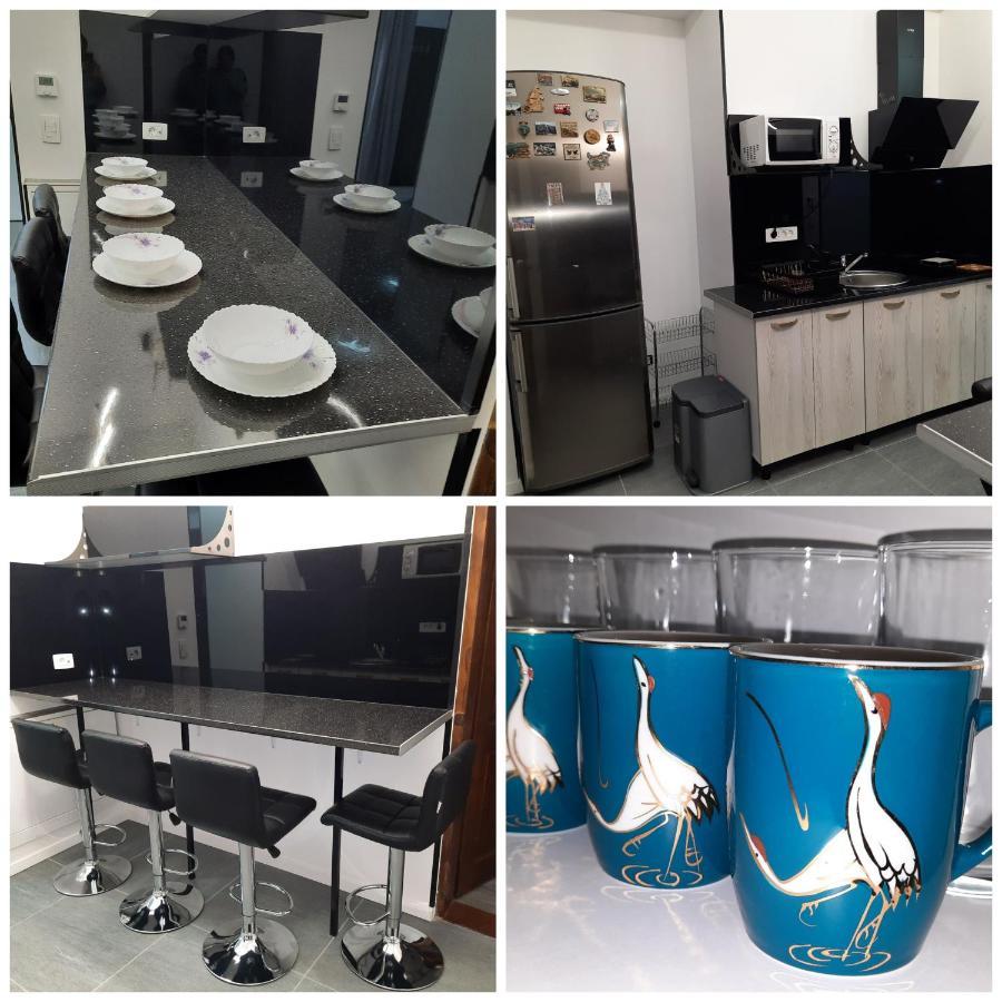 House Side By Side Apartment Brasov Bagian luar foto