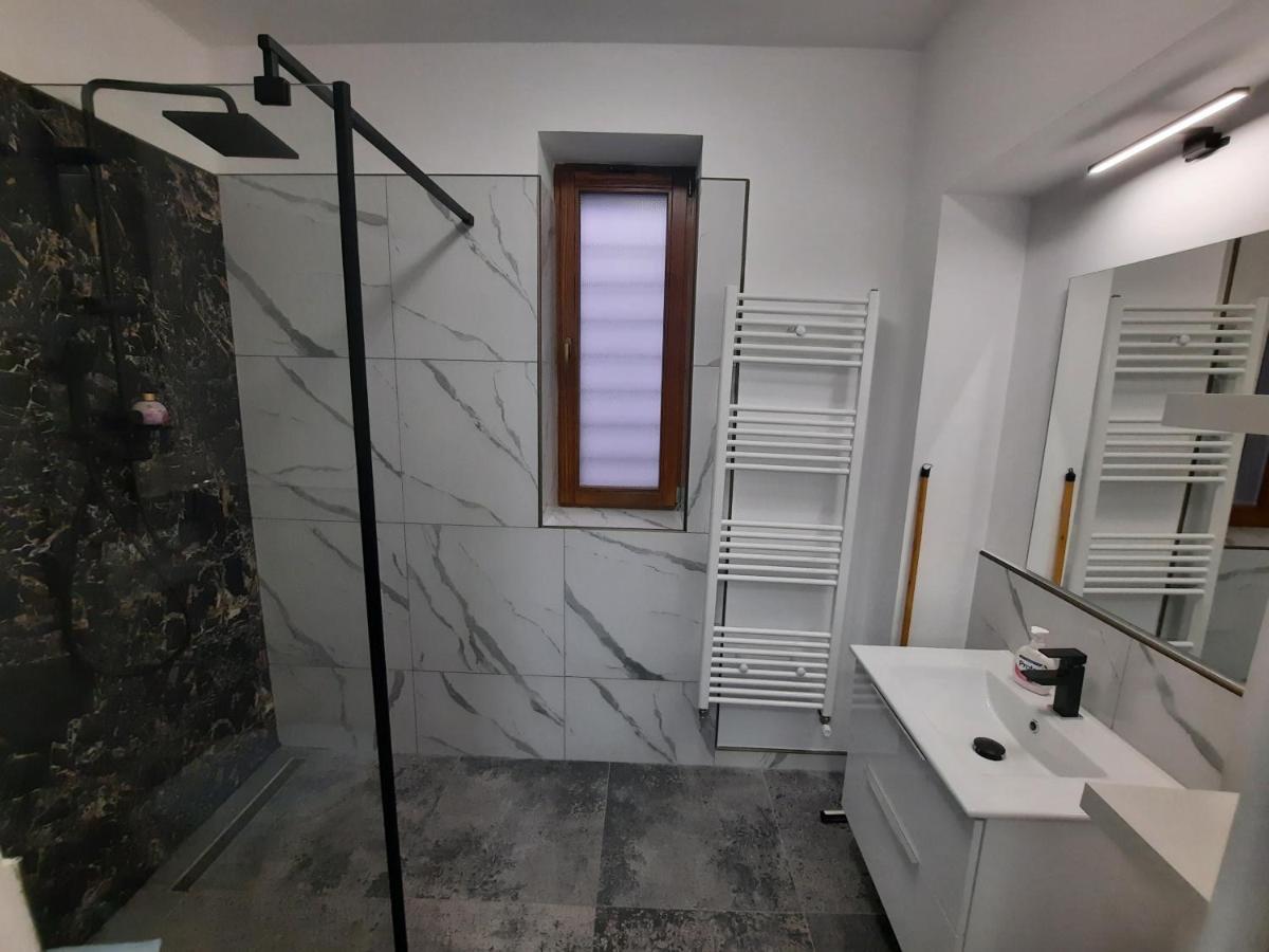 House Side By Side Apartment Brasov Bagian luar foto