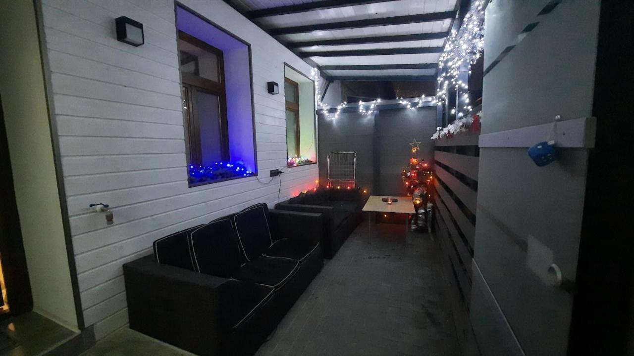 House Side By Side Apartment Brasov Bagian luar foto