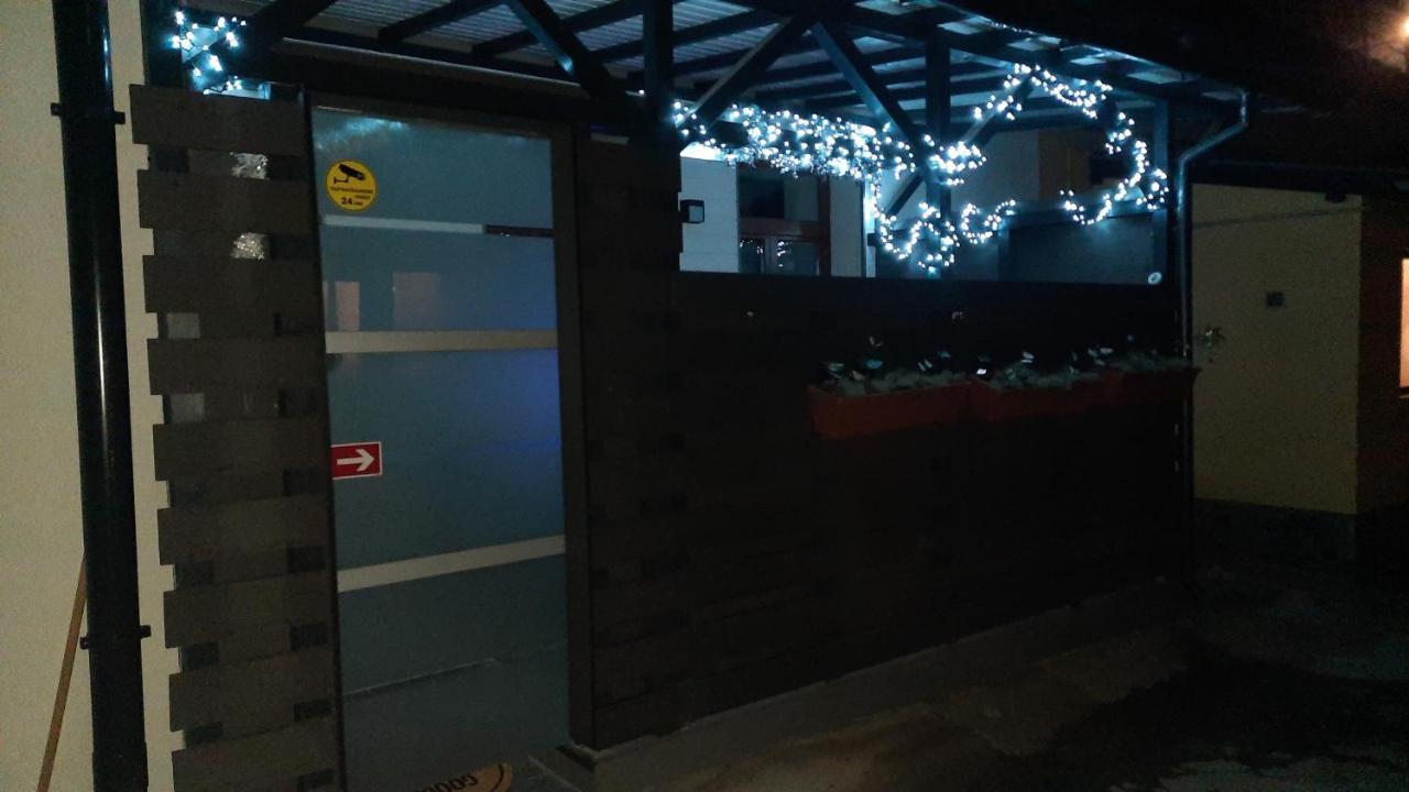 House Side By Side Apartment Brasov Bagian luar foto