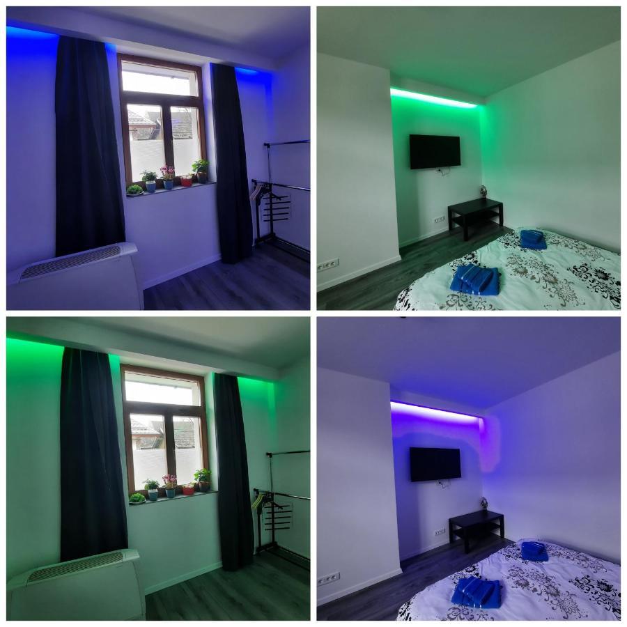 House Side By Side Apartment Brasov Bagian luar foto