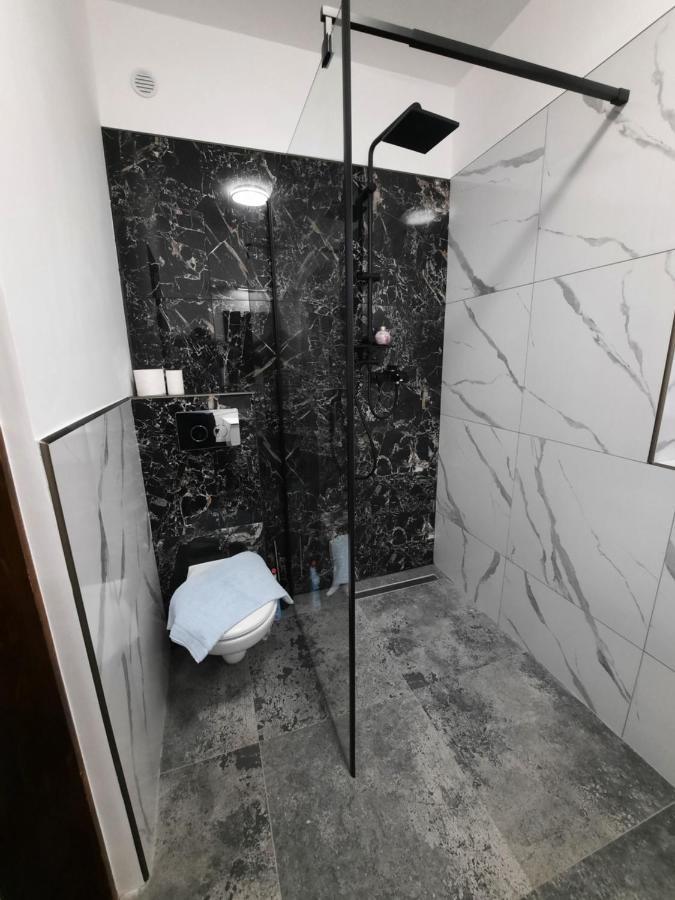 House Side By Side Apartment Brasov Bagian luar foto