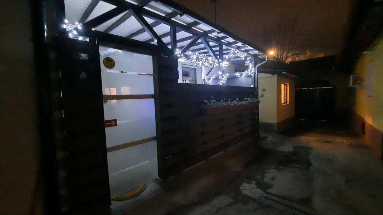 House Side By Side Apartment Brasov Bagian luar foto