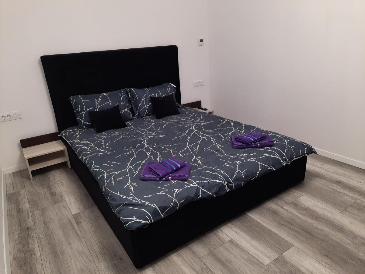 House Side By Side Apartment Brasov Bagian luar foto