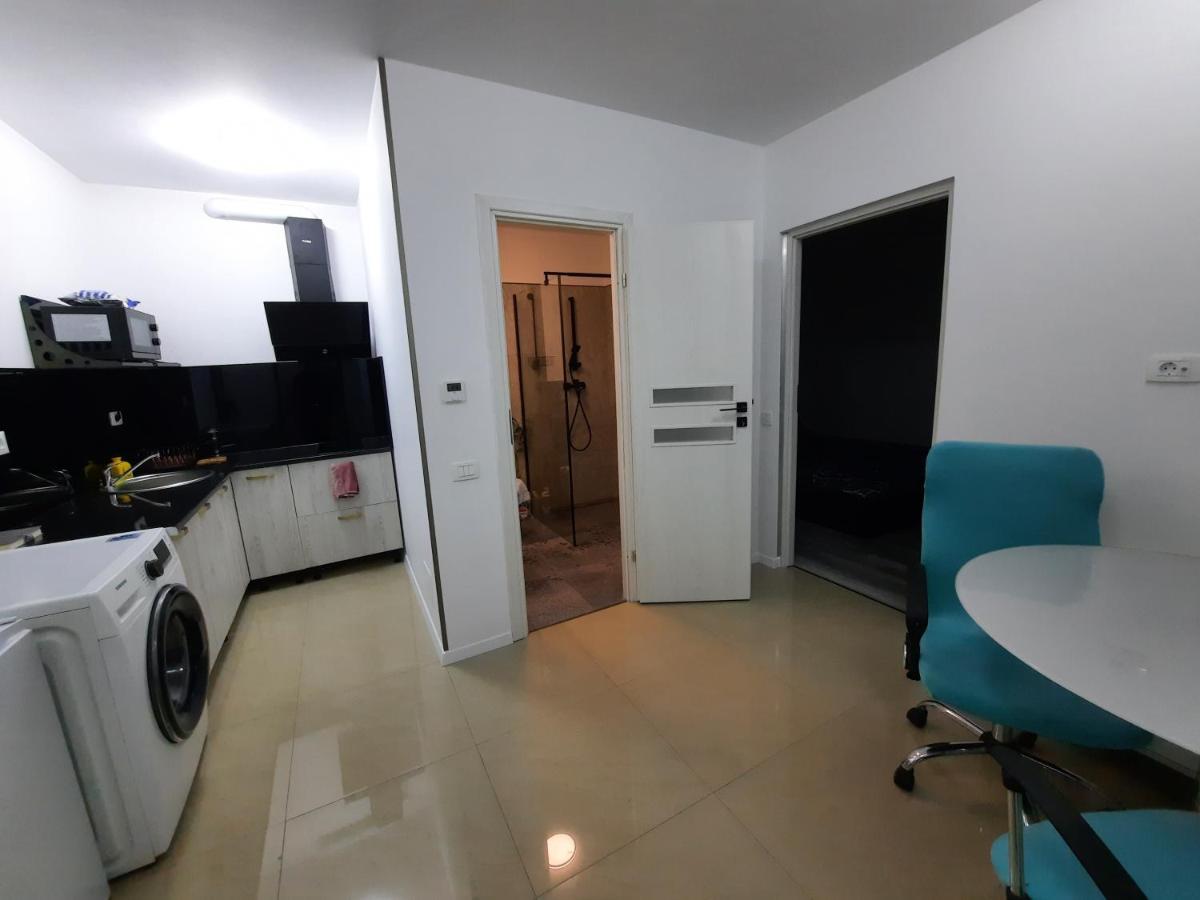 House Side By Side Apartment Brasov Bagian luar foto