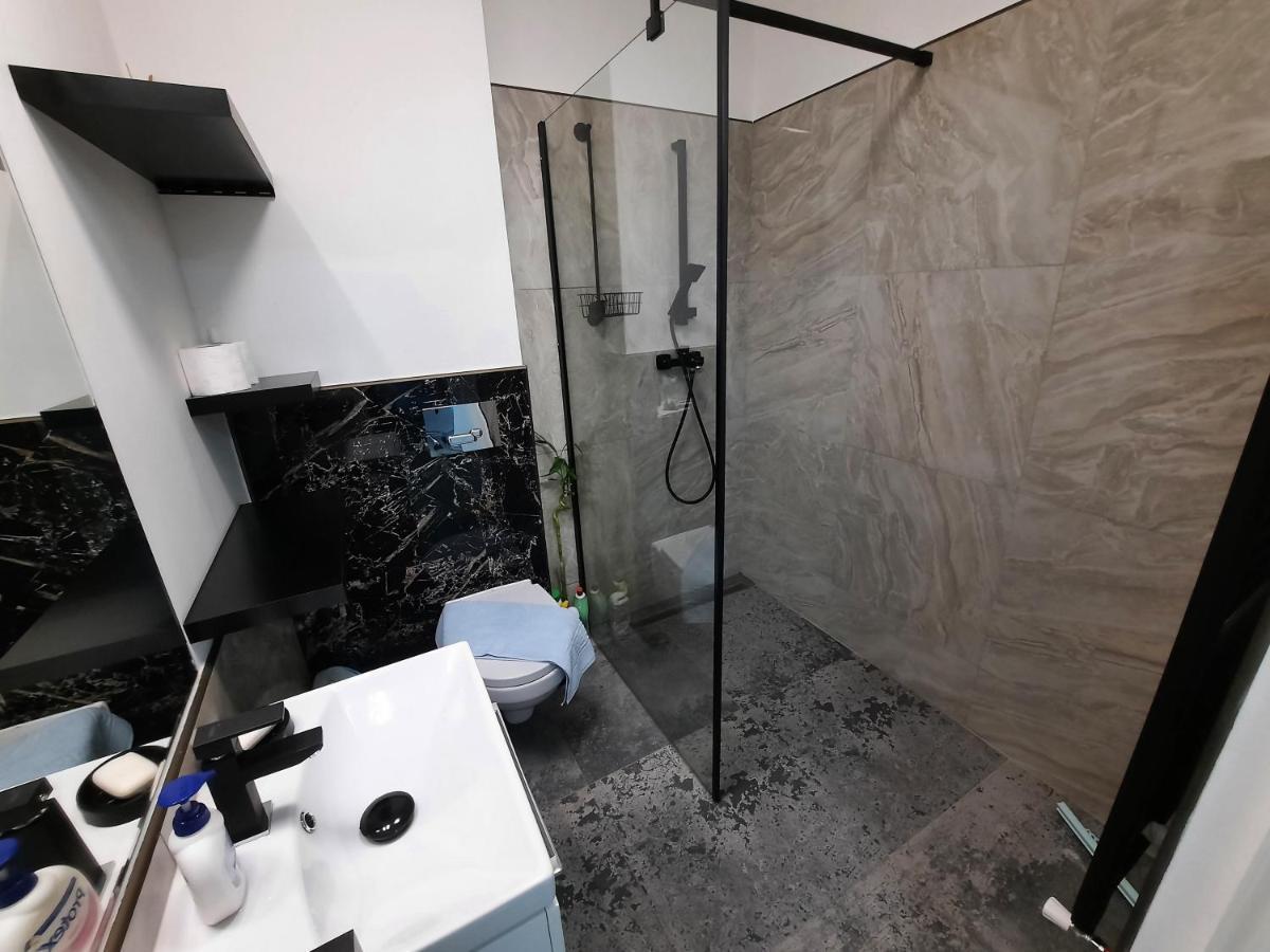 House Side By Side Apartment Brasov Bagian luar foto